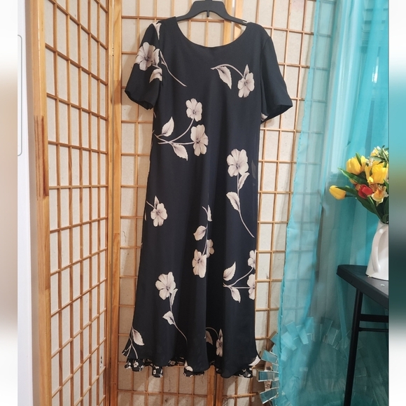 JESSICA Howard Elegant Black CREAM Floral Dress Spring TIERED HEM Long PULL OVER - Picture 1 of 10